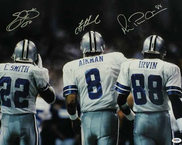 Three football players autographs man free wallpaper - medium preview image