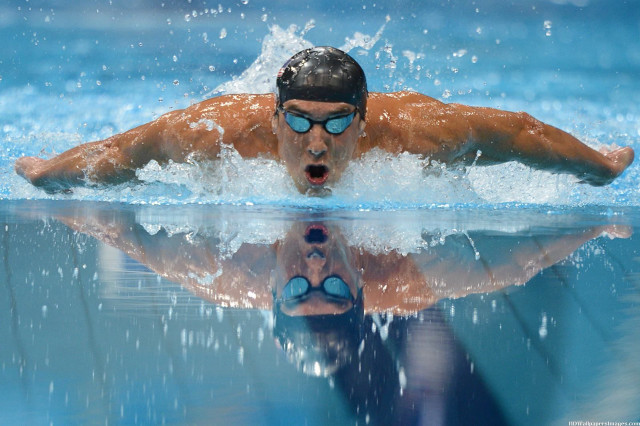 Man swimming pool goggles face free wallpaper - medium preview image
