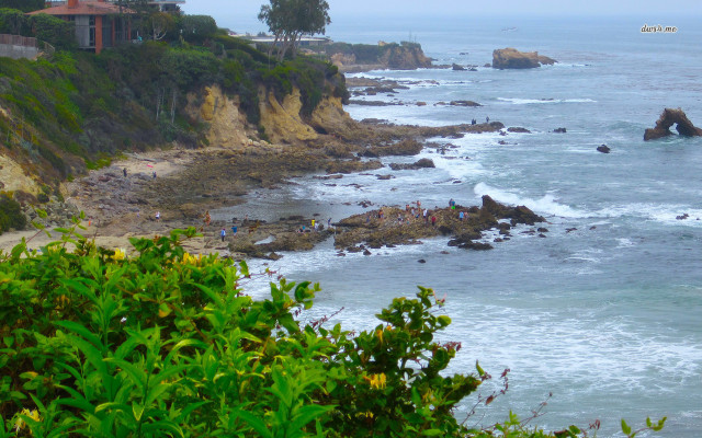 Beach people cliff house scenery free wallpaper - medium preview image