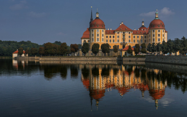 Large building red roof water free wallpaper - medium preview image