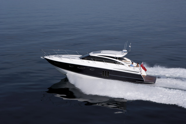 Boat speeding ocean water flag free wallpaper - medium preview image