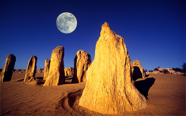 Full moon desert landscape large free wallpaper - medium preview image