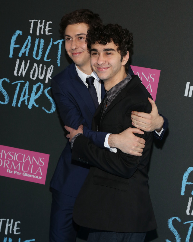 Two men hugging red carpet free wallpaper - medium preview image