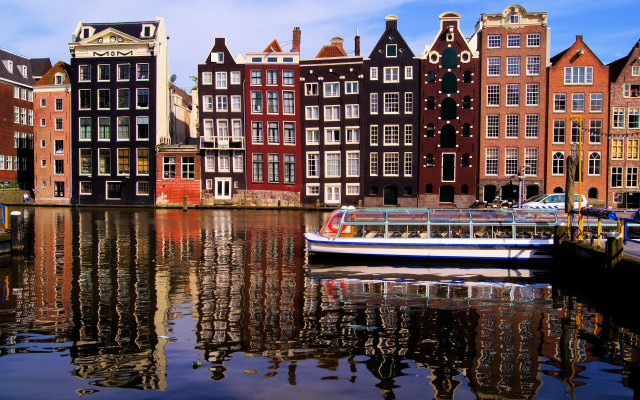 Boat bridge buildings blue sky free wallpaper - medium preview image
