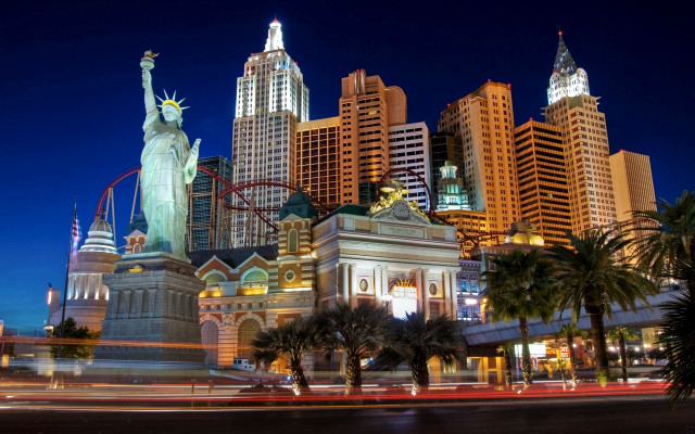 City liberty statue night buildings free wallpaper - medium preview image