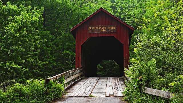 Red covered bridge nature scene free wallpaper - medium preview image