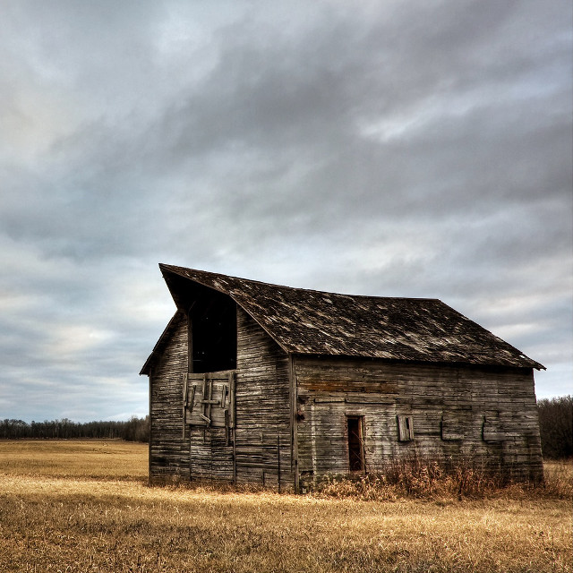 Old barn field cloudy sky free wallpaper - medium preview image