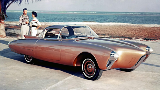 Man woman car beach ocean free wallpaper for desktop - medium preview image