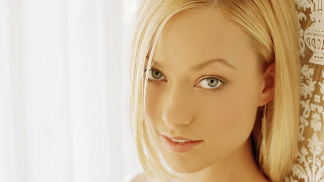 Blonde blue eyes woman posing free wallpaper - medium preview image