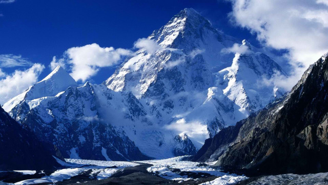 Snowy mountain blue sky clouds #11 free wallpaper - medium preview image
