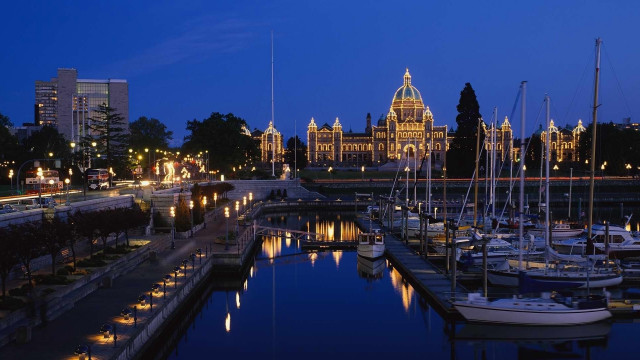 Harbor boats docked night clock free wallpaper - medium preview image