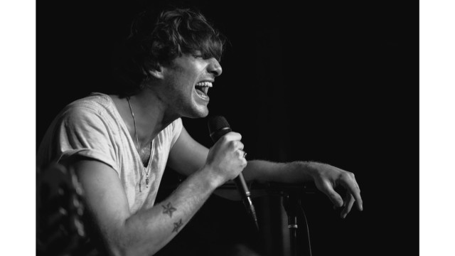 Man singing microphone stand black free wallpaper - medium preview image