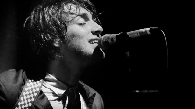 Man tie singing microphone black free wallpaper - medium preview image