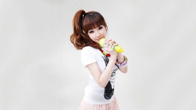 Alice prin yellow object sunny free wallpaper - medium preview image