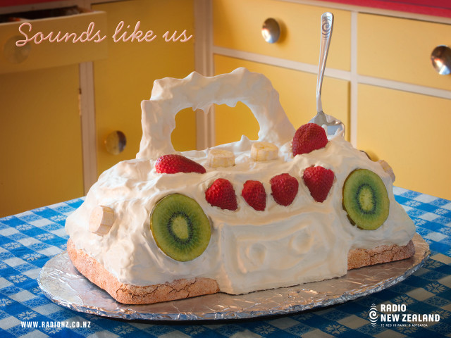 Cake fruit car checkered tablecloth free wallpaper - medium preview image