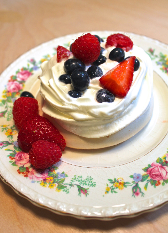 Cake berries plate table flowered free wallpaper - medium preview image