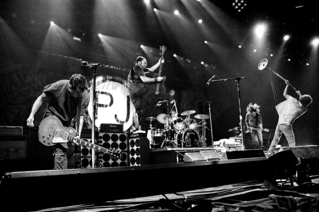 Band performance stage guitar player free wallpaper - medium preview image