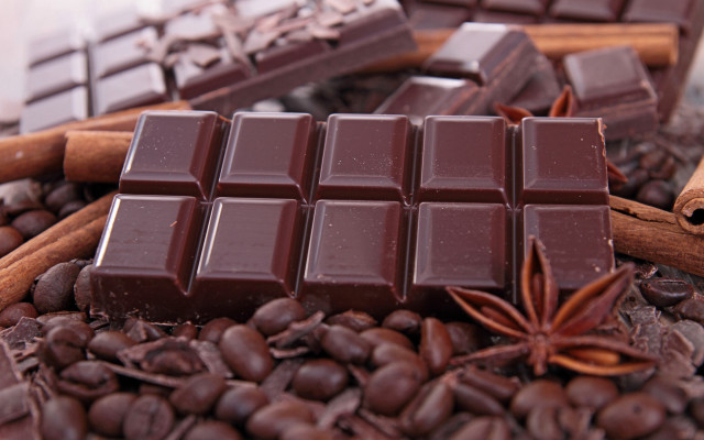 Chocolate cinnamon coffee beans bokeh free wallpaper - medium preview image