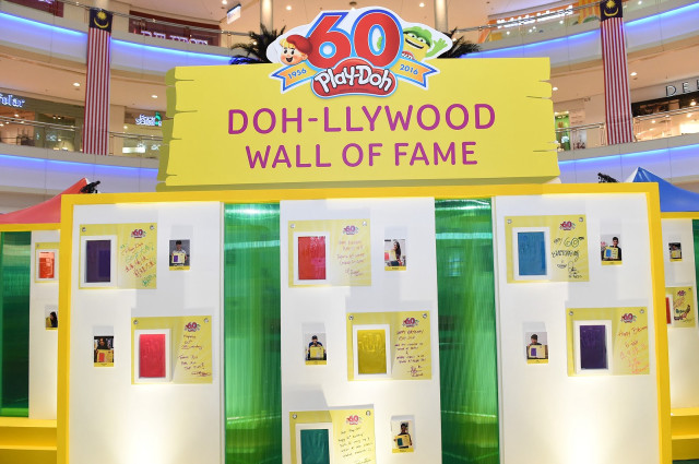 Doh hollywood wall of fame free wallpaper - medium preview image