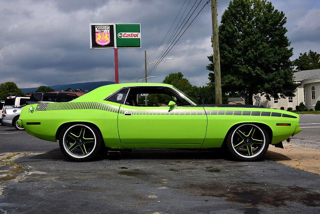 Green car parking lot street free wallpaper - medium preview image