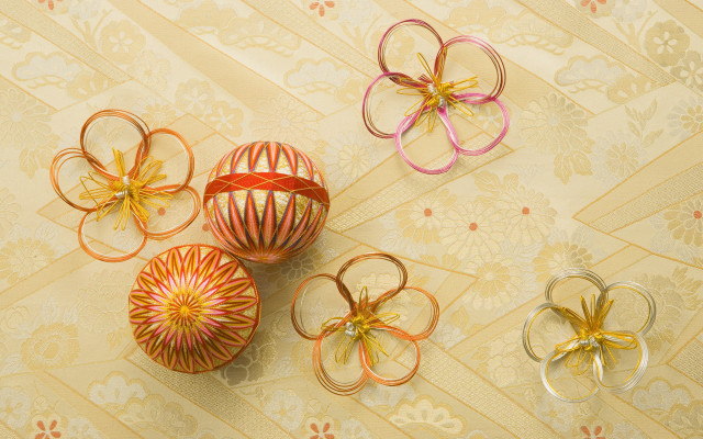 Decorative ornaments tabletop flower design free wallpaper - medium preview image