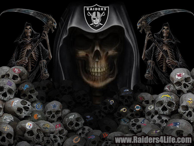 Skulls helmets center skull group free wallpaper - medium preview image