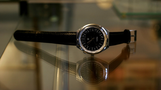 Watch glass table reflection christian free wallpaper - medium preview image