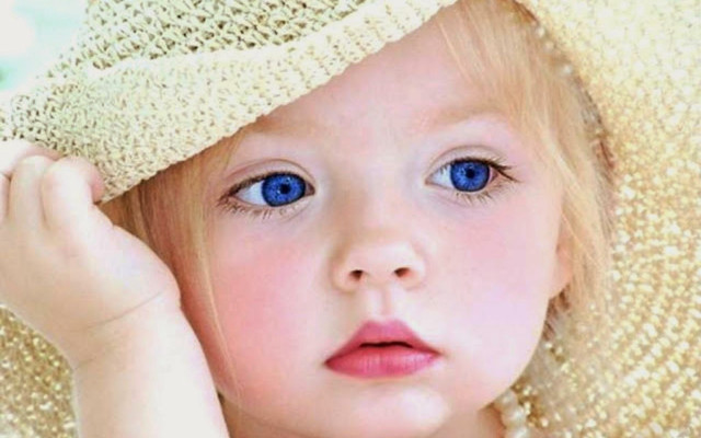 Little girl hat blue eyes free wallpaper - medium preview image