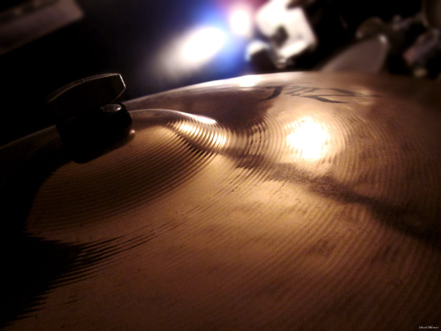 Close up cylinder light person free wallpaper - medium preview image