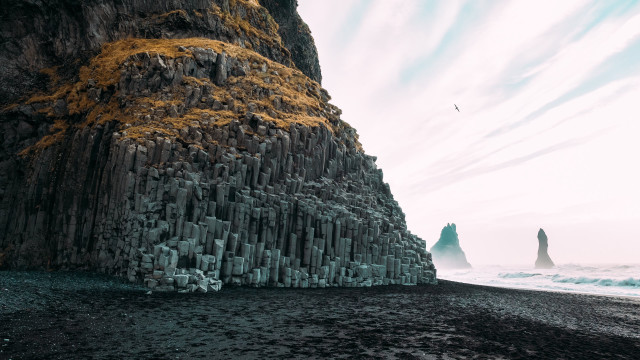Large rock formation beach ocean free wallpaper - medium preview image