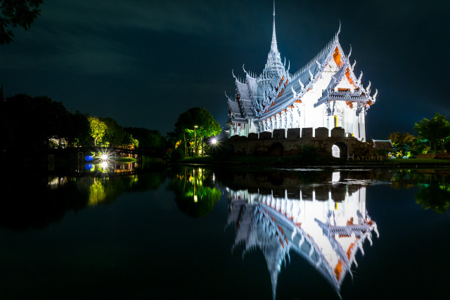 Large building clock tower water #9 free wallpaper - medium preview image