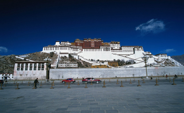 Large white building long wall free wallpaper - medium preview image