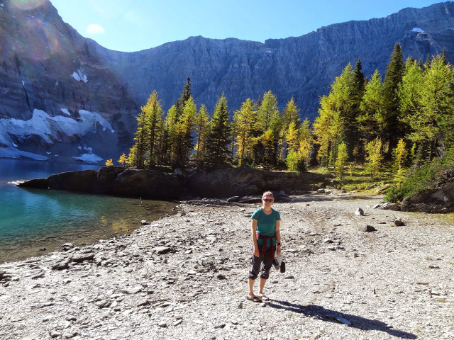Rocky beach lake mountains pleinair free wallpaper - medium preview image
