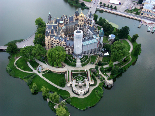 Large castle fountain river bridge free wallpaper - medium preview image