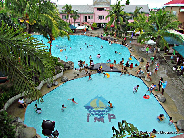 Large pool people beach dahlov free wallpaper - medium preview image