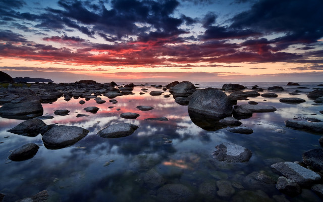 Sunset rocky beach clouds reflection free wallpaper - medium preview image