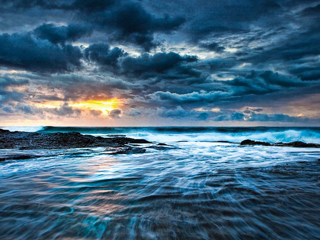 Sunset ocean waves crashing cloudy free wallpaper - medium preview image