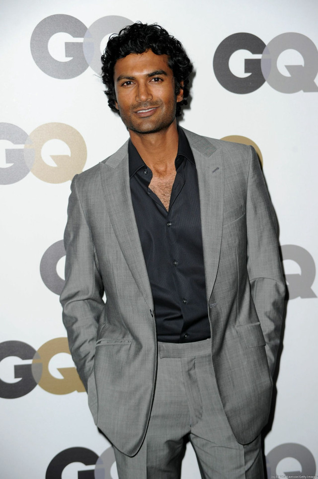 Man suit red carpet gq free wallpaper - medium preview image