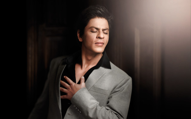 Man in suit hands chest free wallpaper - medium preview image