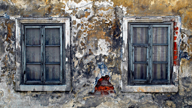Building two windows fire hydrant free wallpaper - medium preview image