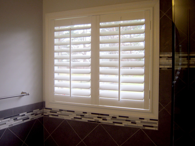 Bathroom window blinds toilet corner free wallpaper - medium preview image