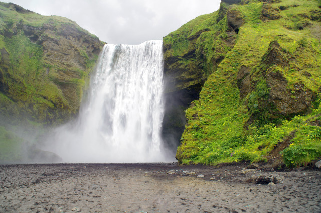 Waterfall side spray mossy cliff free wallpaper - medium preview image