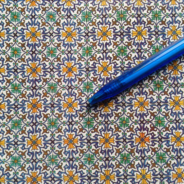 Blue pen flower mosaic pattern free wallpaper - medium preview image