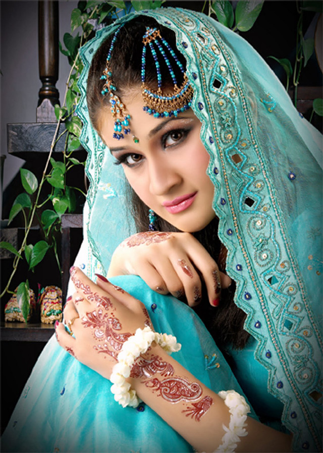Woman blue dress veil henna free wallpaper - medium preview image