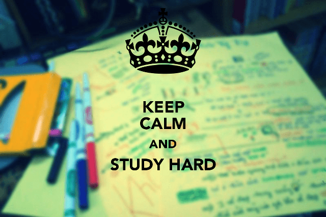 Yellow sticky pad crown pen free wallpaper - medium preview image