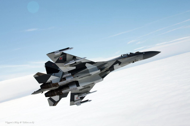 Fighter jet camouflage red arrow free wallpaper - medium preview image