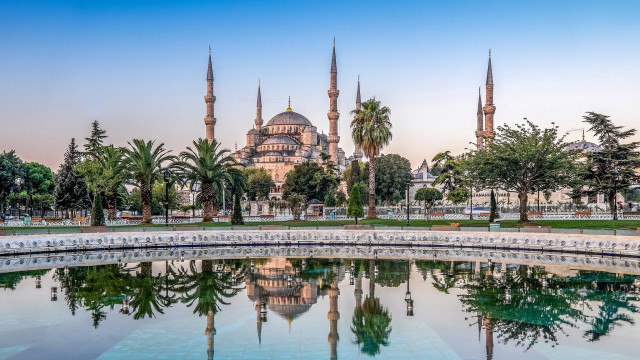 Large building dome reflection water #2 free wallpaper - medium preview image