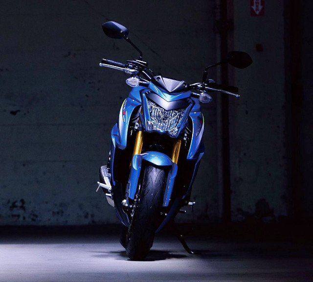 Blue motorcycle dark room light free wallpaper - medium preview image