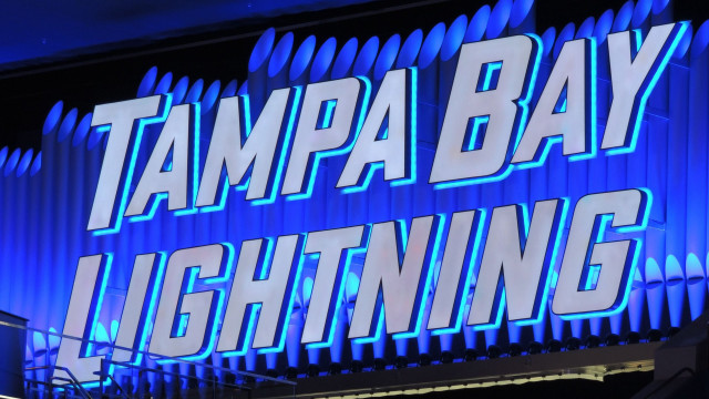 Tampa bay lightning sign night free wallpaper - medium preview image