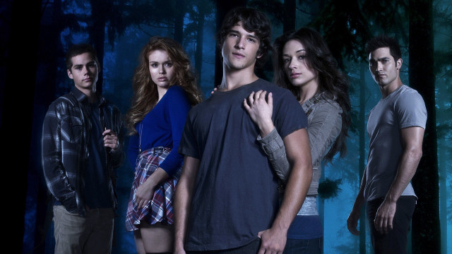 Group people forest trees background free wallpaper - medium preview image